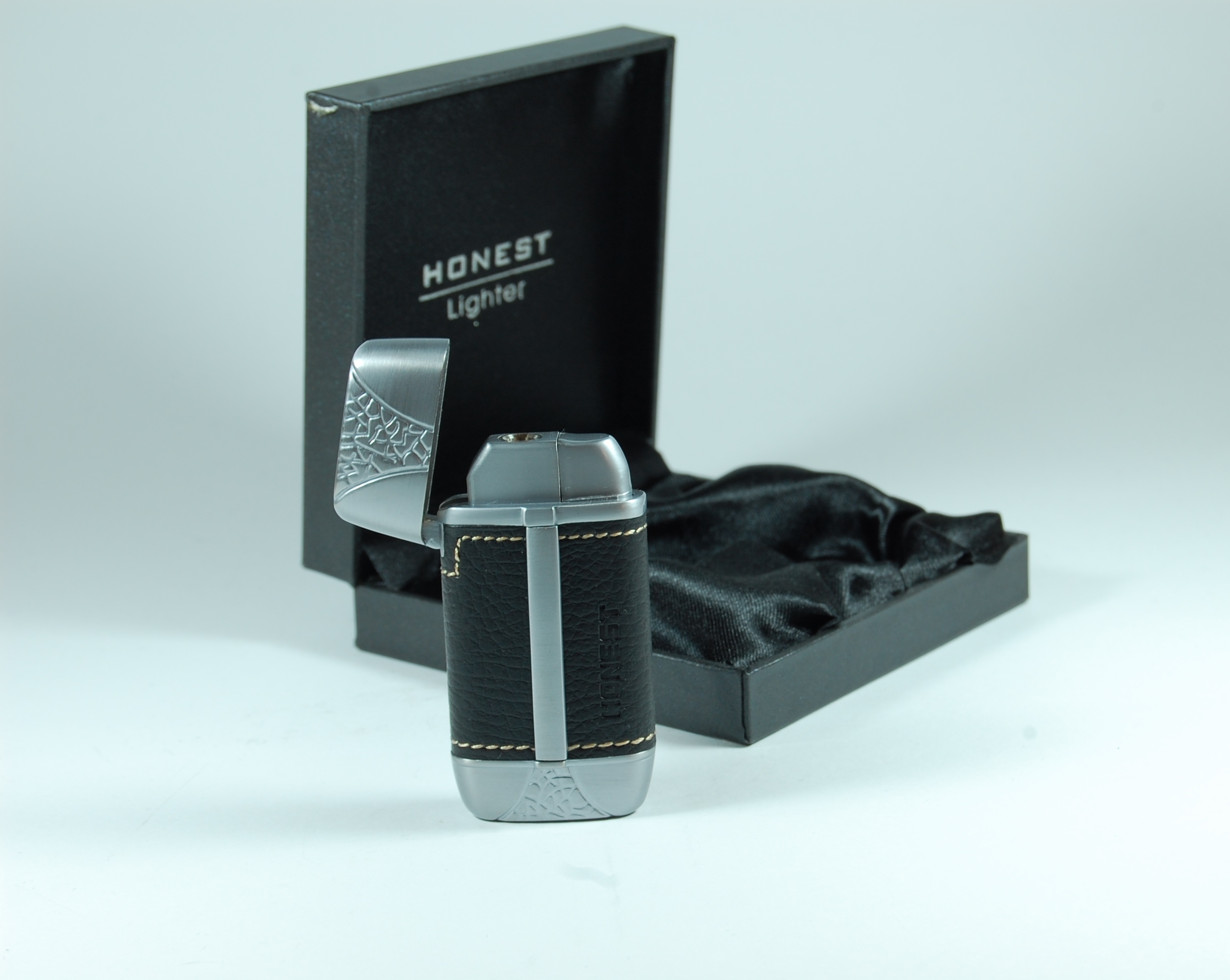 Zapaľovač Honest - BCZ095-3-02 - čierny
